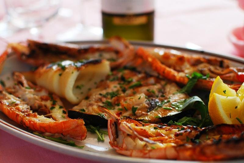 Grigliata mista di pesce con limone