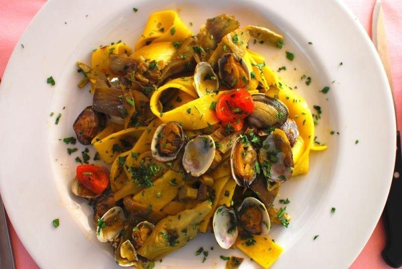 Pappardelle con carciofi e vongole